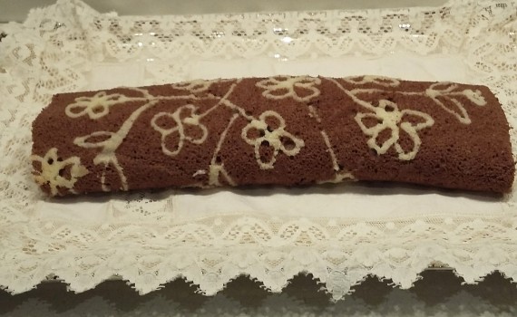 rotolo dolce decorato