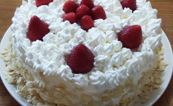 torta con le fragole