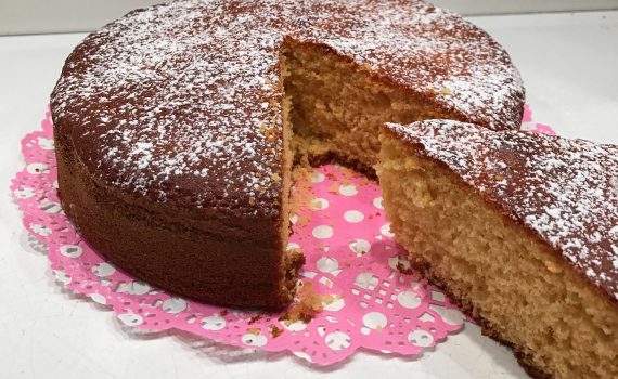 dolce al limone e miele con fetta