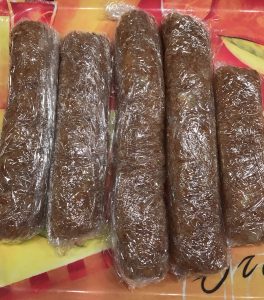 cilindri nella pellicola per bon bon alle mandorle