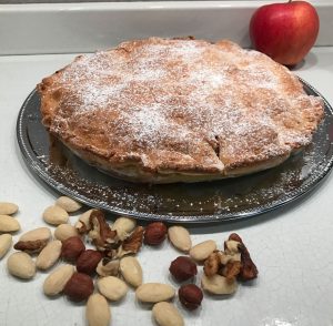 apple pie con mele e mandorle e nocciole
