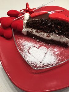 cuore al cioccolato e panna s.valentino fetta con cuori