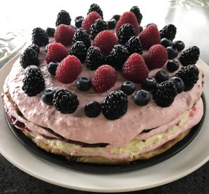 mattonella al pistacchio e frutti di bosco intera