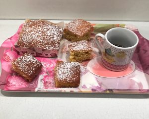 tortine all'avena con vassoio e caffè