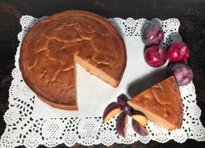 torta alle prugne dall'alto