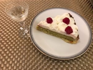 fetta torta al pistacchio e lamponi e more