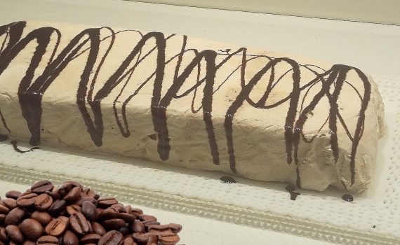 semifreddo al caffè con chicchi di caffè