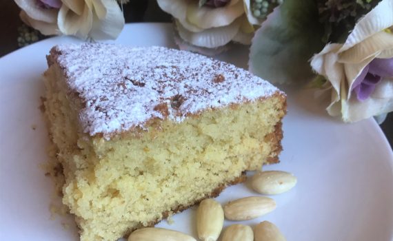 torta mandorle e arance fetta con mandorle