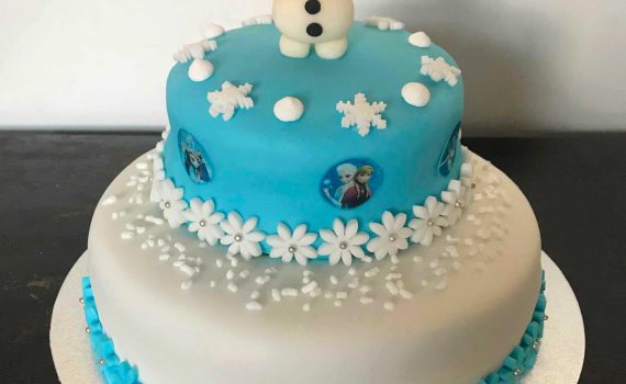 torta frozen decorata
